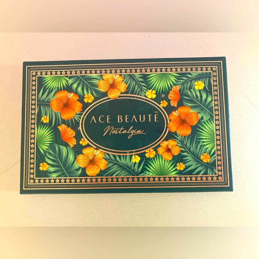 Ace Beauté -- Nostalgia Eyeshadow Pallet